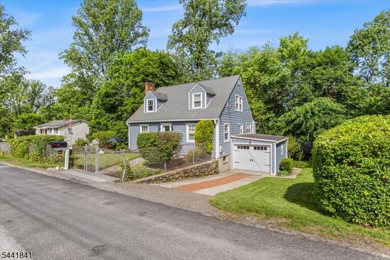 Property listing MLS 4036857 photo 4
