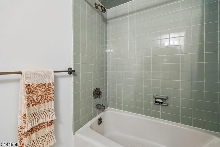 Property listing MLS 4036945 photo 16