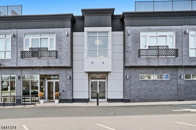 Property listing MLS 4036952 photo 2
