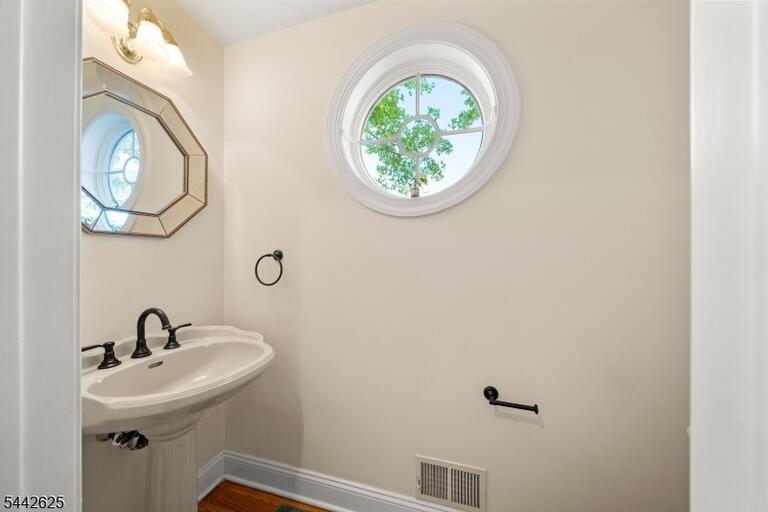 Property listing MLS 4037126 photo 10