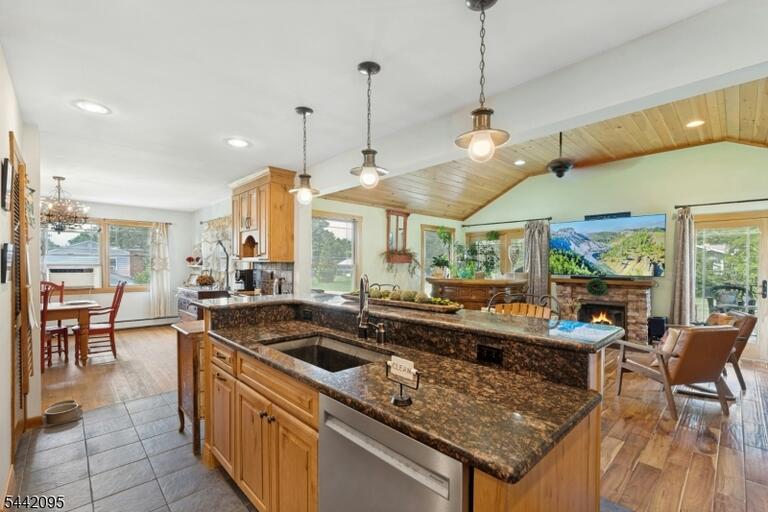 Property listing MLS 4037485 photo 1