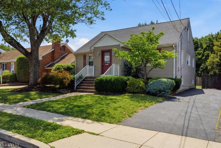 Property listing MLS 4037782 photo 1