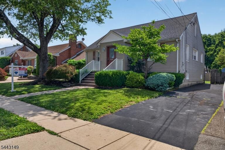 Property listing MLS 4037782 photo 3