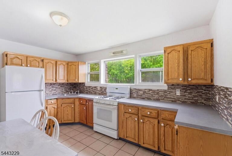Property listing MLS 4037792 photo 3