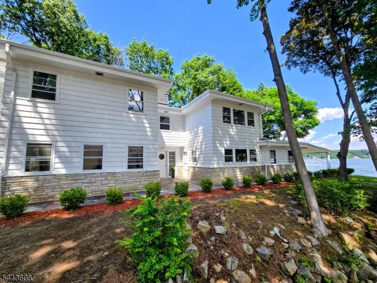Property listing MLS 4037888 photo 2
