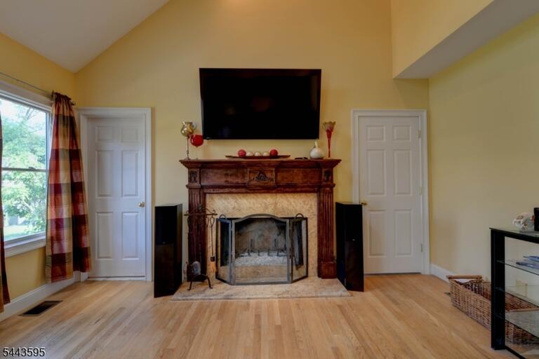 Property listing MLS 4038033 photo 11