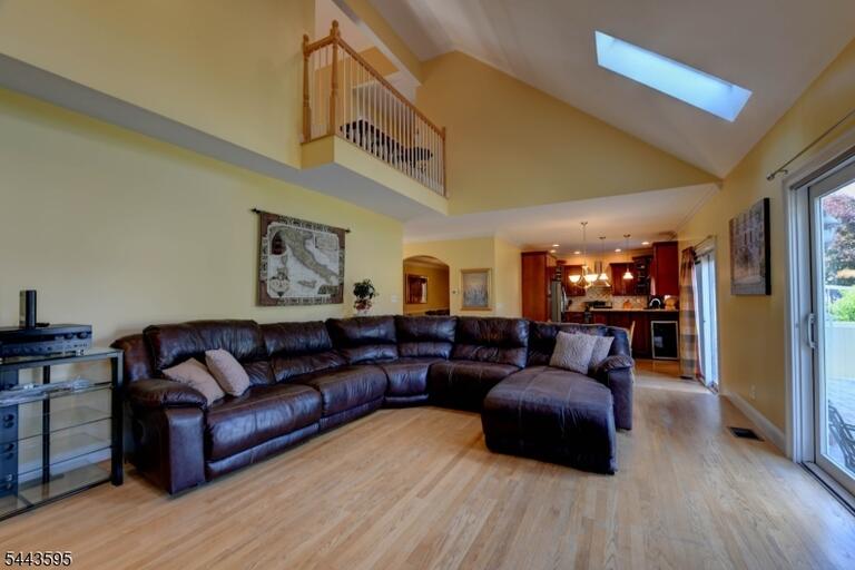 Property listing MLS 4038033 photo 12