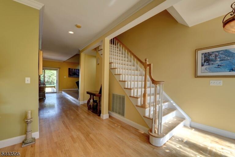 Property listing MLS 4038033 photo 5