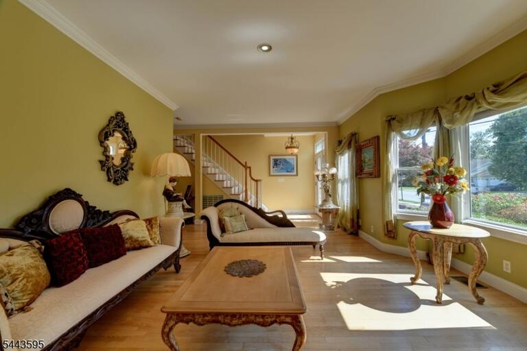 Property listing MLS 4038033 photo 8