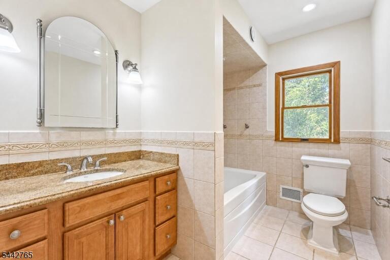 Property listing MLS 4038162 photo 12
