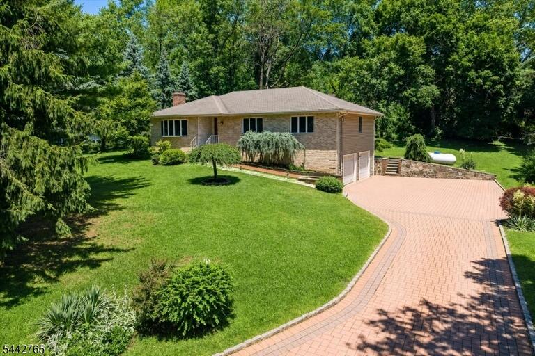 Property listing MLS 4038162 photo 27