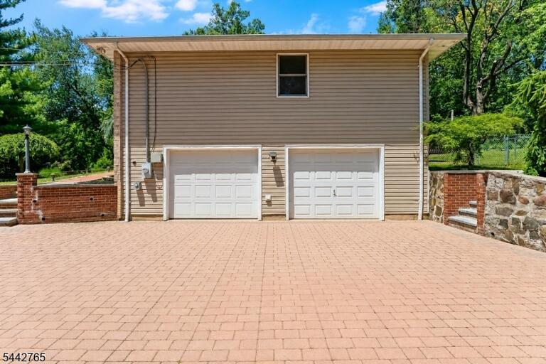 Property listing MLS 4038162 photo 3