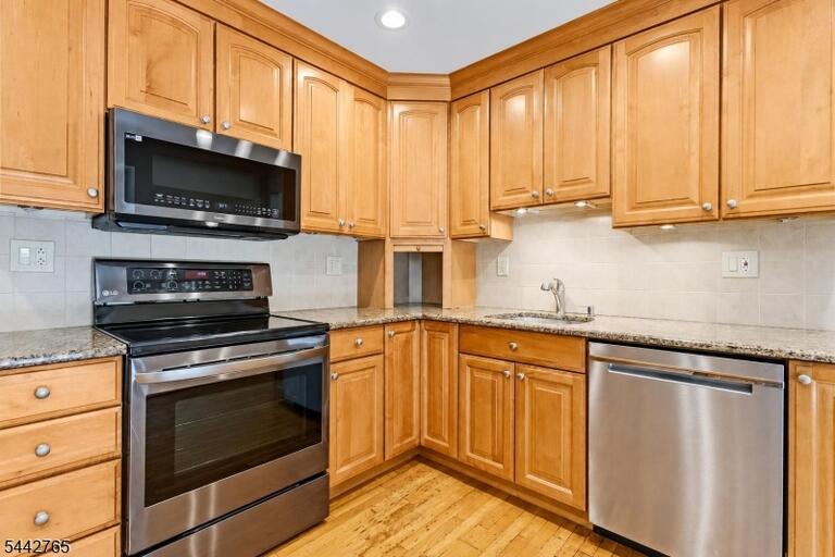 Property listing MLS 4038162 photo 8