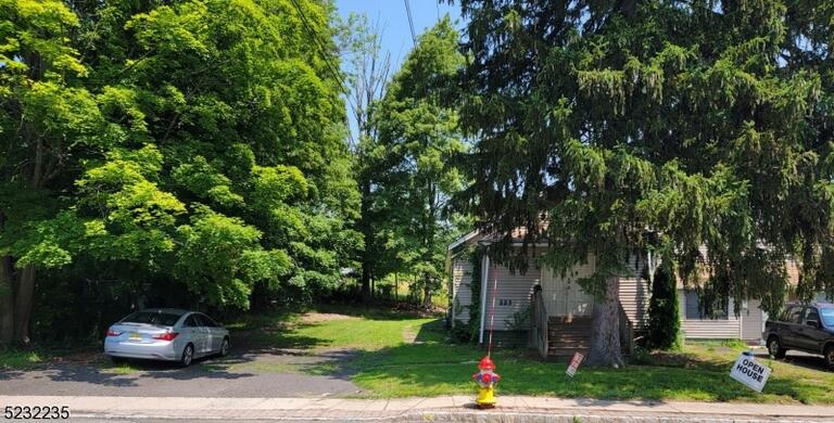 Property listing MLS 4038184 photo 2