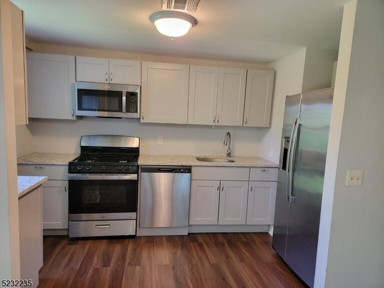 Property listing MLS 4038184 photo 9