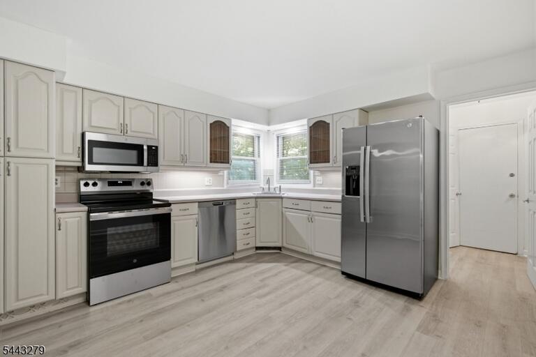 Property listing MLS 4038316 photo 13