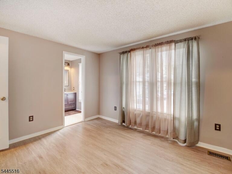 Property listing MLS 4039595 photo 16