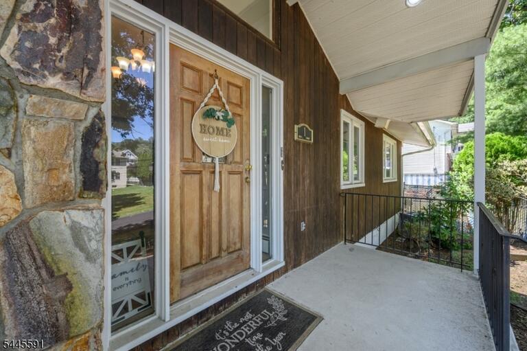 Property listing MLS 4039950 photo 2