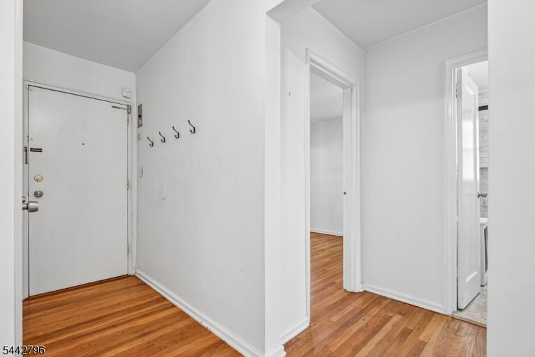 Property listing MLS 4040056 photo 4