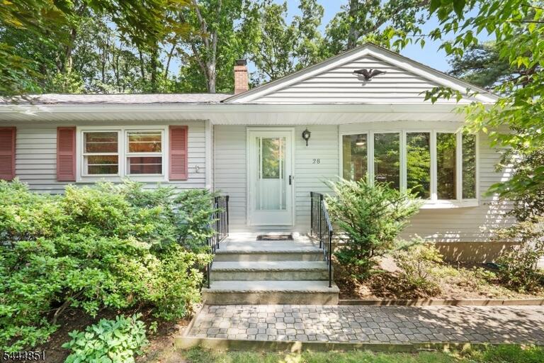 Property listing MLS 4040193 photo 1