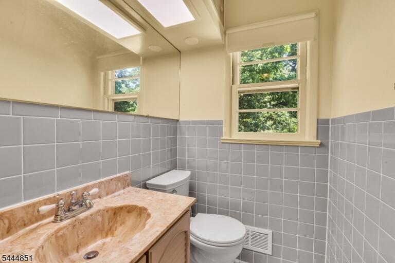 Property listing MLS 4040193 photo 12