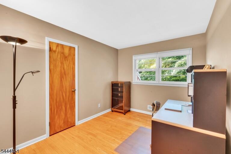 Property listing MLS 4040193 photo 18