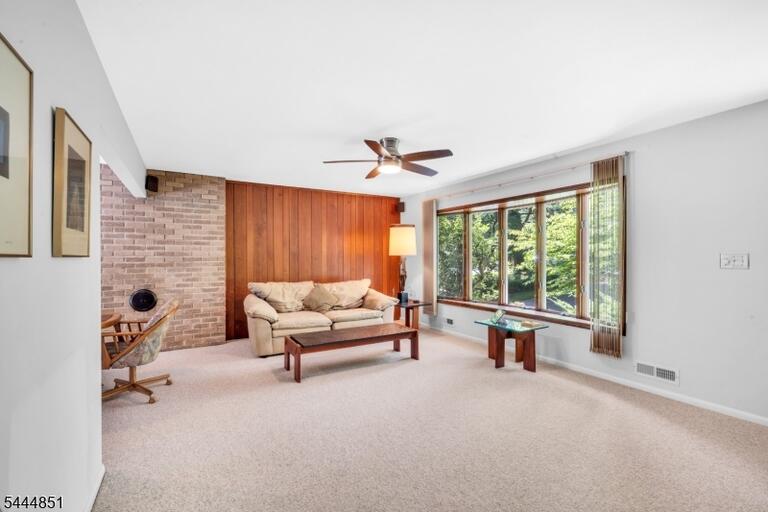 Property listing MLS 4040193 photo 7