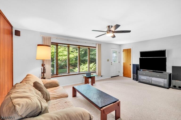 Property listing MLS 4040193 photo 9