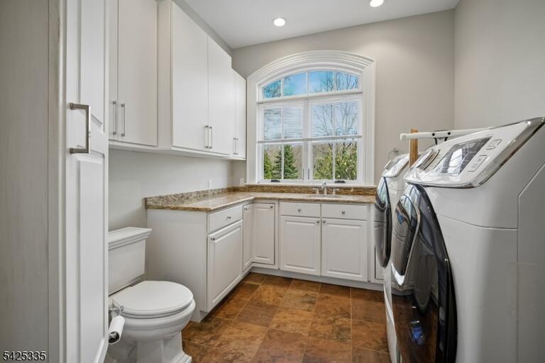 Property listing MLS 4040330 photo 32
