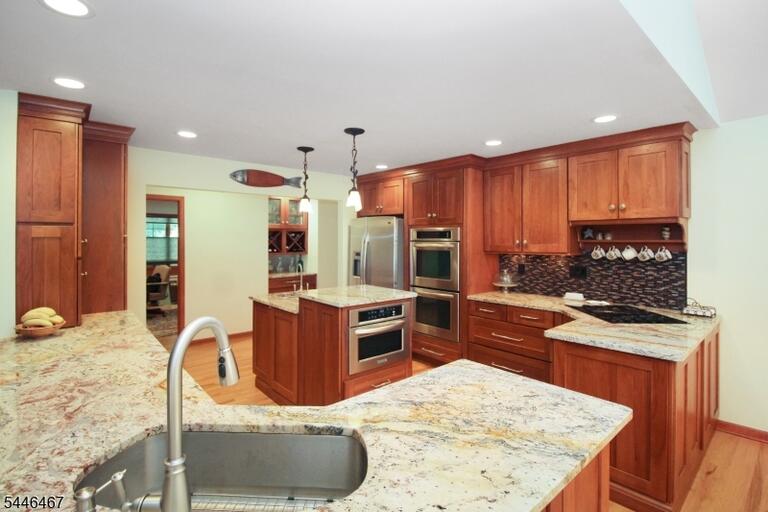Property listing MLS 4040460 photo 7