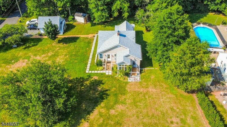 Property listing MLS 4040604 photo 2