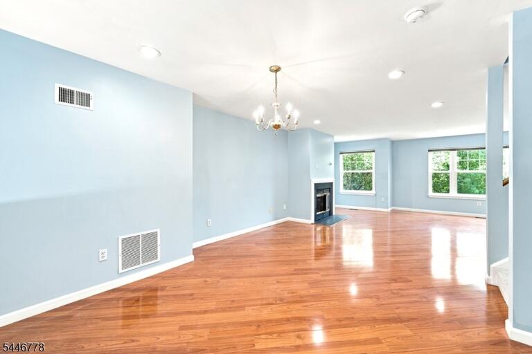 Property listing MLS 4040799 photo 14