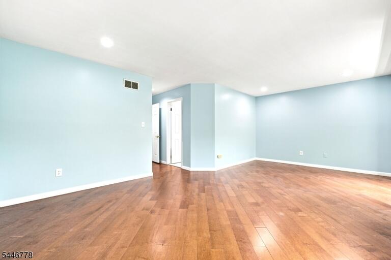 Property listing MLS 4040799 photo 39