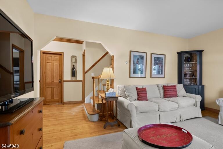 Property listing MLS 4040850 photo 5