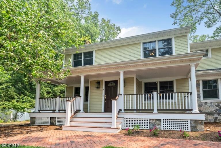 Property listing MLS 4041161 photo 2