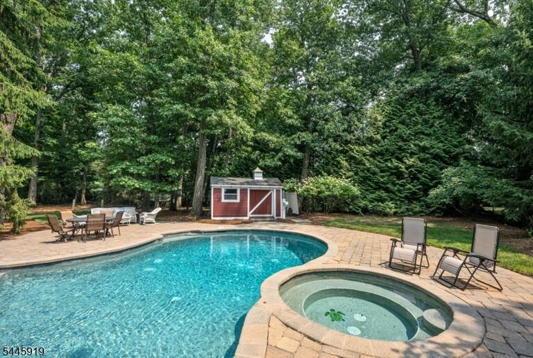 Property listing MLS 4041161 photo 36