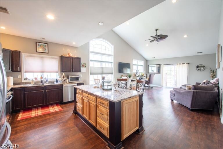Property listing MLS 4041236 photo 10