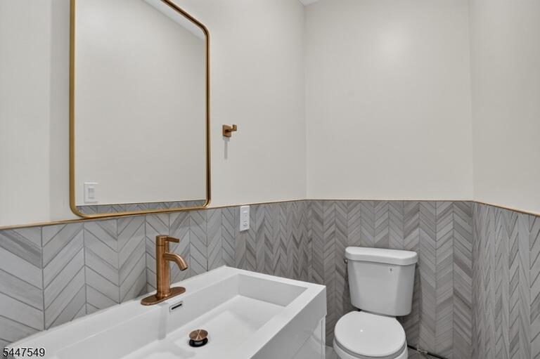 Property listing MLS 4041561 photo 9