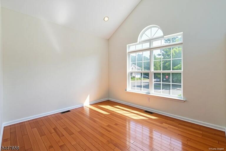 Property listing MLS 4041588 photo 6