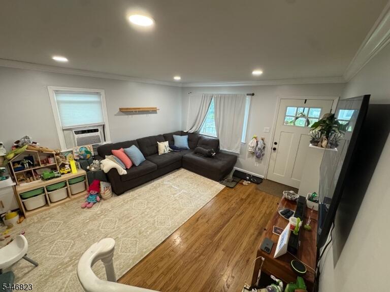 Property listing MLS 4041880 photo 2