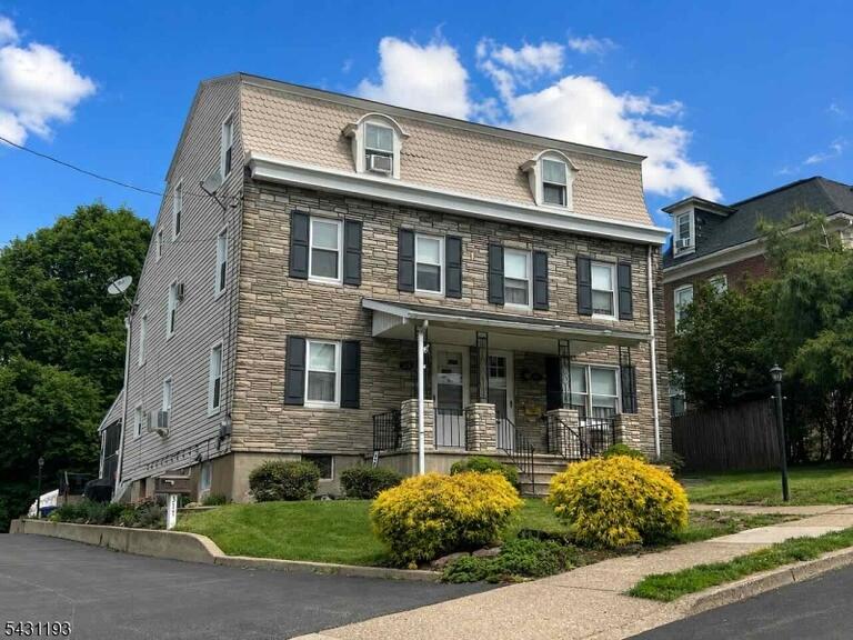 Property listing MLS 4042135 photo 1
