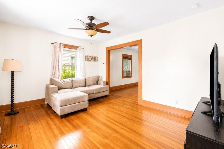 Property listing MLS 4042283 photo 9