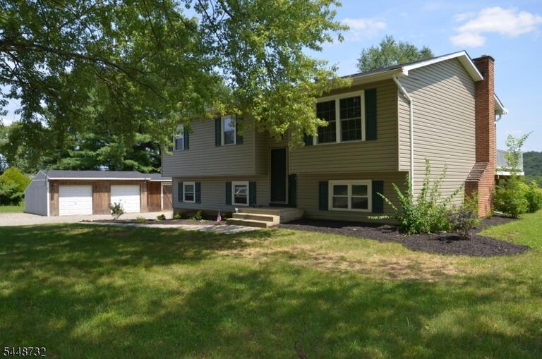 Property listing MLS 4042525 photo 2