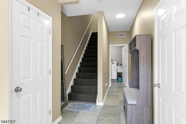 Property listing MLS 4042628 photo 3