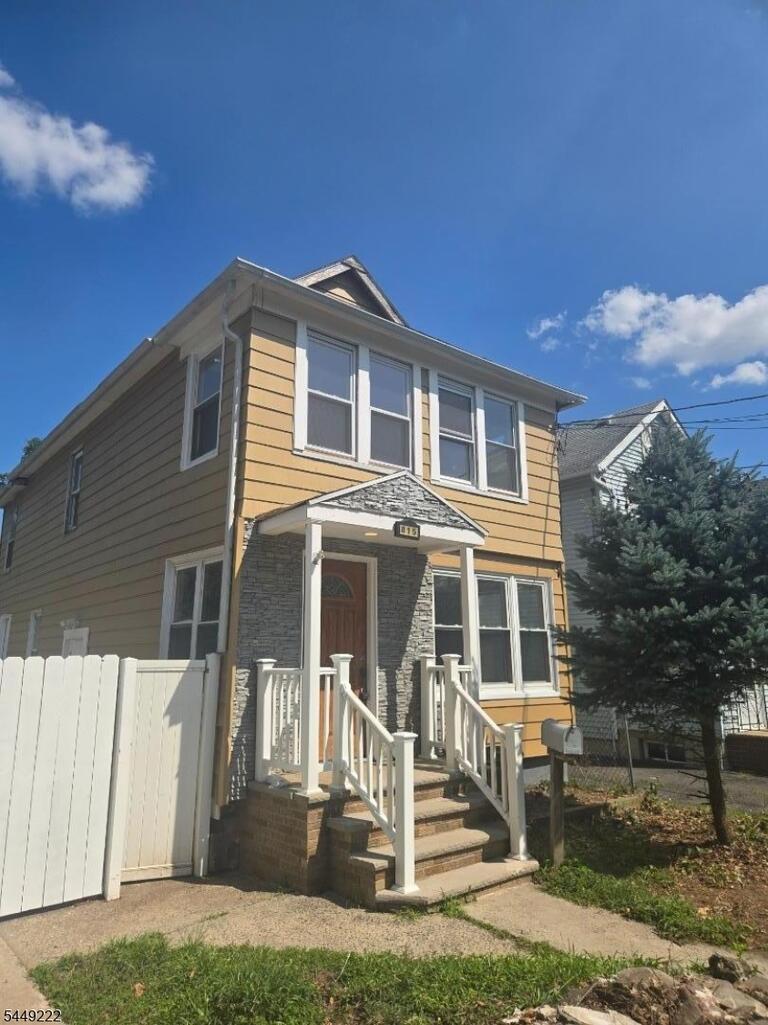 Property listing MLS 4042943 photo 1