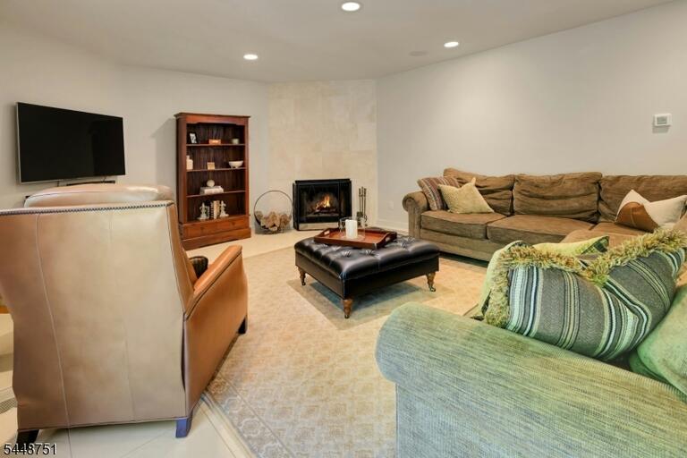 Property listing MLS 4043004 photo 14