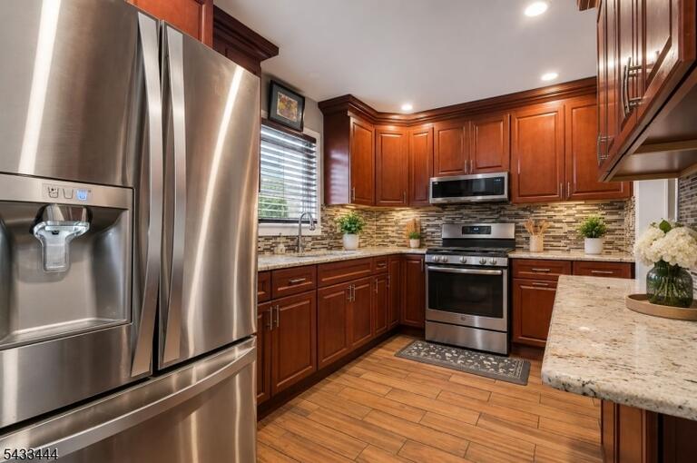 Property listing MLS 4043103 photo 2