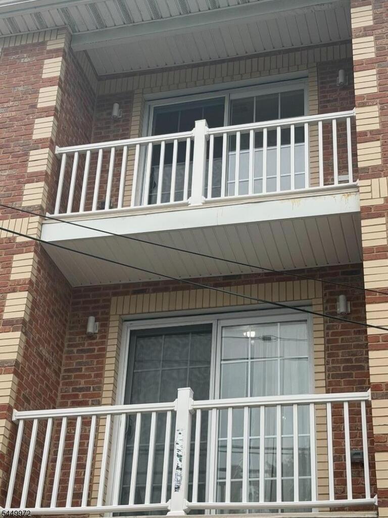 Property listing MLS 4043497 photo 2