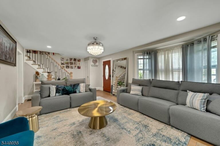 Property listing MLS 4043519 photo 3