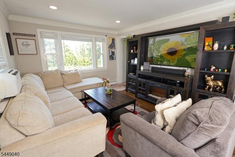 Property listing MLS 4043553 photo 3